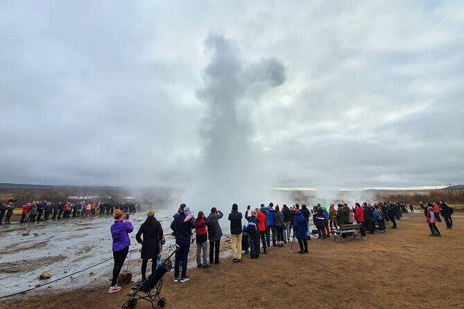 3-Day Golden Circle, South Coast & Ice Cave - Small Group Tour - Getting picked up in Reykjavik and living with minibus reality