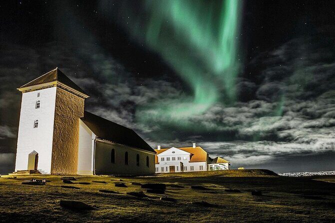 4 Hours Northern Lights Private Luxury Tour - Reykjanes Peninsula: a smart choice for chasing aurora