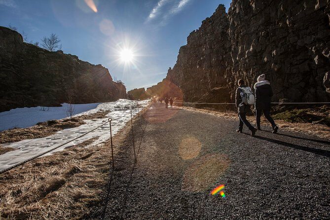 5-Day Northern Lights Hunt & Glacier Lagoon Tour - Comfort, group size, and how the tour handles Iceland’s reality
