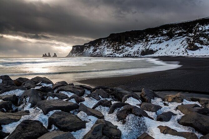 5-Days Land of Northern Lights Tour from Reykjavík - Rooms, meals, and the practical reality of budget accommodation
