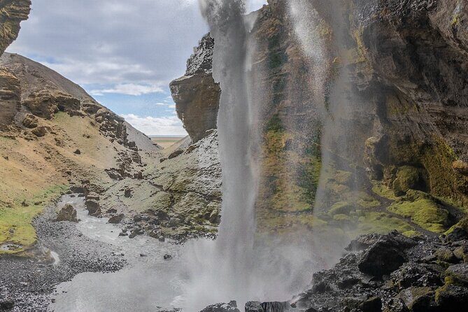 5 Days Snæfellsnes, Golden Circle and South Coast Private Tour - Golden Circle Day 2: Þingvellir tectonic plates, two lunch styles, geyser steam, Gullfoss spray