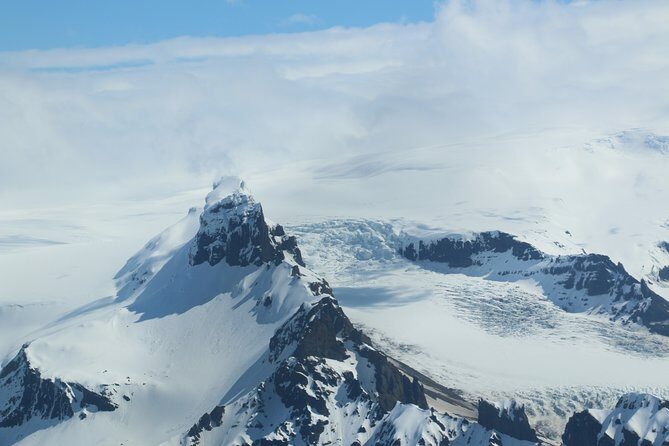Airplane flight over glacier lagoons and Iceland's highest peak - Key highlights to know before you fly