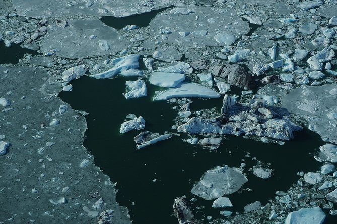 Airplane flight over glacier lagoons and Iceland's highest peak - Jökulsárlón lagoon and its big floating icebergs
