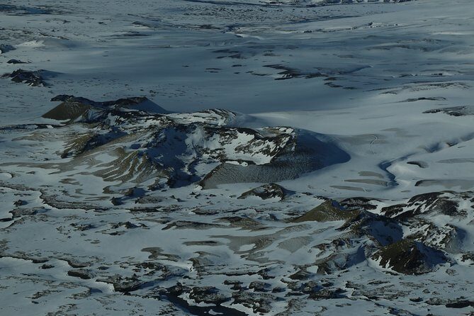 Airplane Sightseeing flight over Laki craters and highland - The pilot, the airplane, and how to get the best views