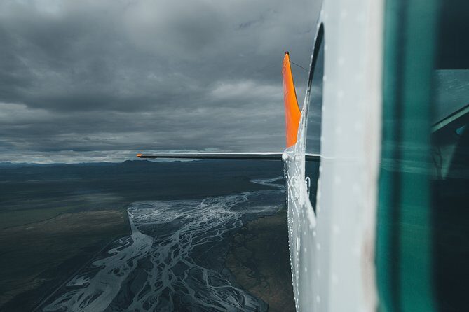 Airplane tour over black sands and riverbeds from Skaftafell - The 45-minute flight: why the timing works