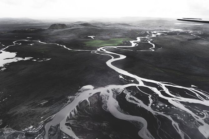 Airplane tour over black sands and riverbeds from Skaftafell - Should you book the Skaftafell black-sand flight?
