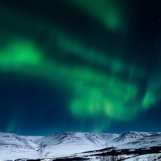 Akureyri: Northern Lights Photography Tour - Stargazing Under the Arctic Night: Why the Waiting Part Matters