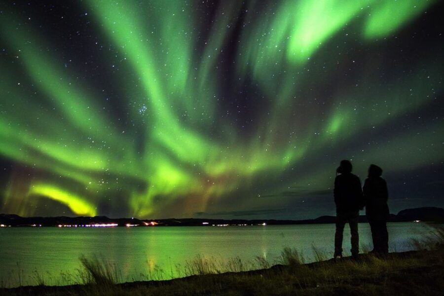 Akureyri: Northern Lights Photography Tour - Getting Away From City Glow: Pickup and the Bus Plan