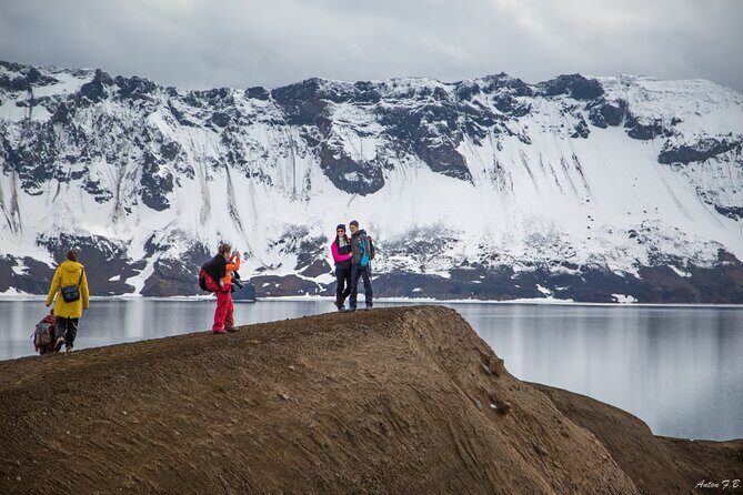 Askja & Holuhraun, Super Jeep Day Tour from Lake Myvatn - Stop 2: Vikraborgir parking and the Askja hike lead-in