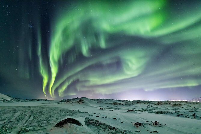 Aurora/Northern light hunt and photos (photography help provided) - Warm drinks, small comfort wins, and what’s not included