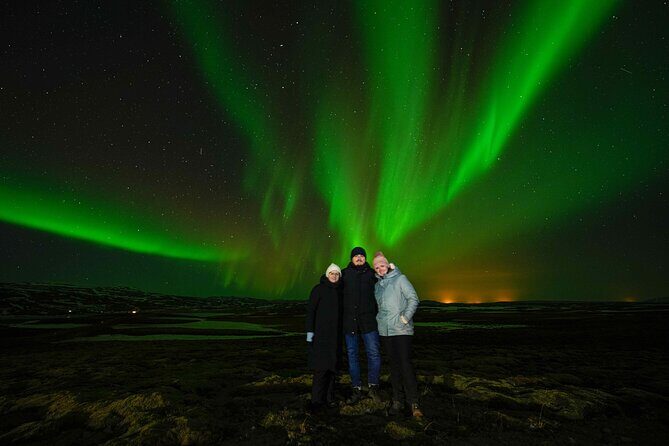 Award Winning Private Northern Lights Tour with All Inclusive - Stop 1 Southern Region and Stop 2 Reykjanes Peninsula: chasing dark skies