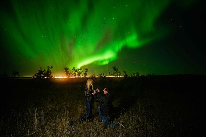 Award Winning Private Northern Lights Tour with All Inclusive - Timing, waiting, and a realistic aurora mindset at 8:00 pm