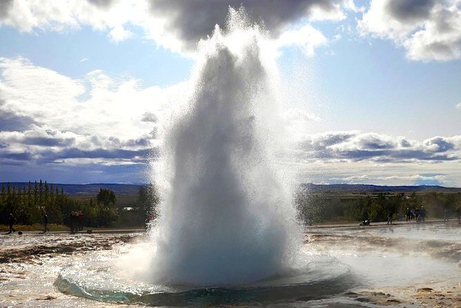 Blue lagoon Premium and Private Golden circle tour - Gullfoss and Kerið: the waterfall you plan for, the crater you won’t forget