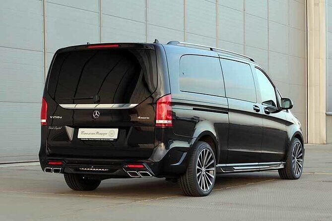 Departure by Luxury Van Reykjavik City to Reykjavik Airport KEF - Costs and value: what $159.54 buys you