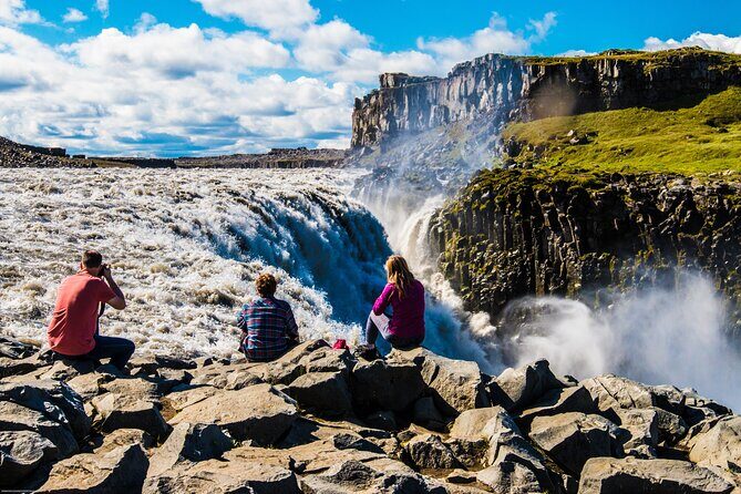 Diamond Circle Day Tour from Akureyri - Lake Myvatn Photo Stop: Quick Views, Real Payoff