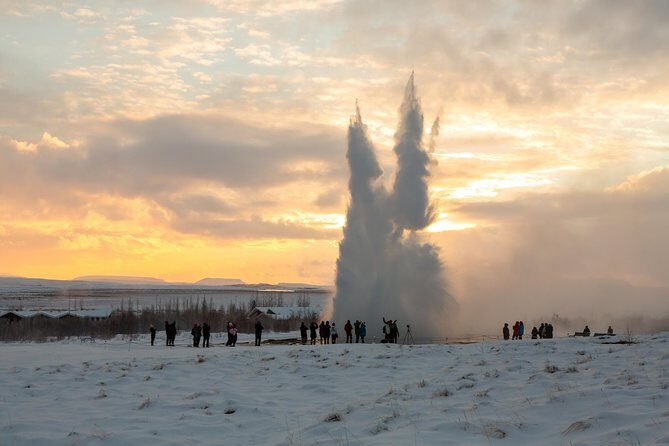 Fontana Geothermal Spa and Golden Circle Tour From Reykjavik - Gullfoss waterfall: timing your walk for power, mist, and distant views
