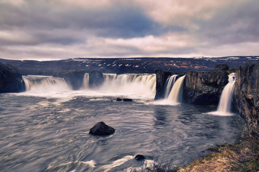 From Akureyri: Godafoss Waterfall Guided Trip with Transfers - Arriving at Goðafoss: Mist, Sound, and the Horseshoe Shape