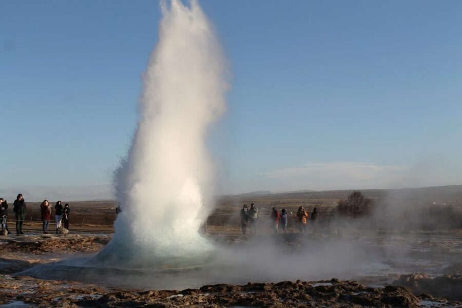 From Reykjavik: 4-Day Blue Ice Cave and Northern Lights Tour - Why the Golden Circle plus Blue Ice caves works so well in winter