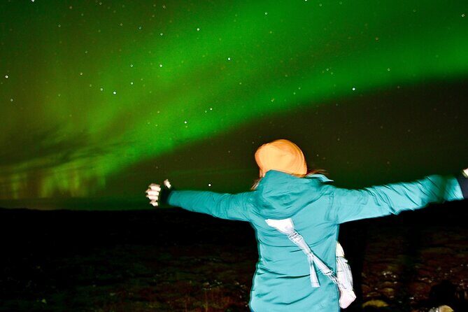 From Reykjavik 4x4 Minibus Northern Lights with Photo and Cocoa - Why a 4x4 Northern Lights minibus beats guessing on your own