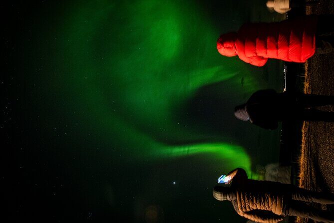 From Reykjavik 4x4 Minibus Northern Lights with Photo and Cocoa - Keeping warm with hand warmers, cocoa, and Icelandic pastries
