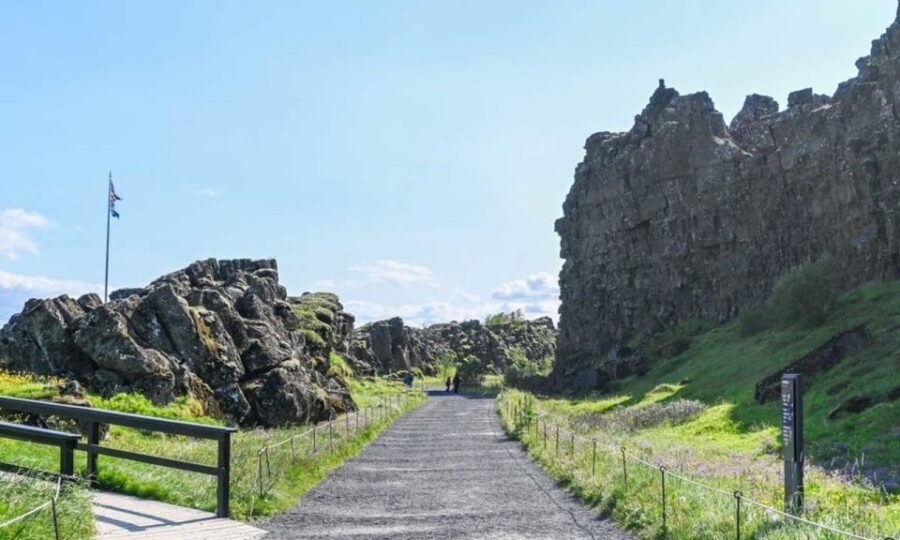 From Reykjavík: Full-day Golden Circle & Horse Riding Tour - Thingvellir National Park: Where Plates Collide