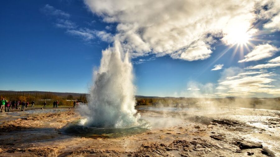 From Reykjavik: Golden Circle & Secret Lagoon Guided Tour - What to wear and bring in Iceland weather (and why it affects your day)