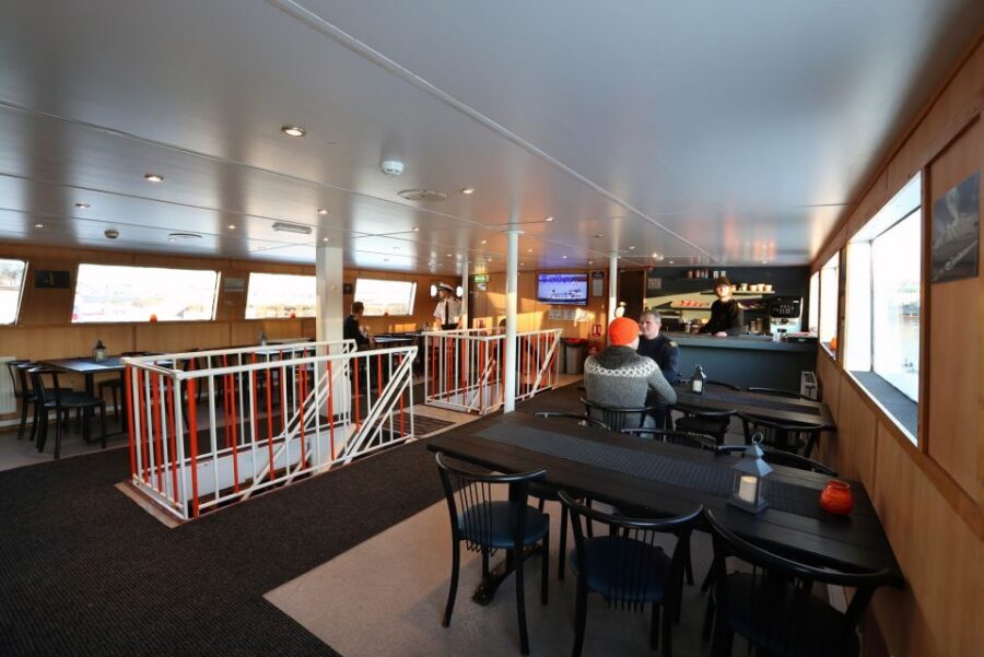 From Reykjavik: New Years Fireworks by Boat - Timing the night: 22:30 departure and the midnight moment