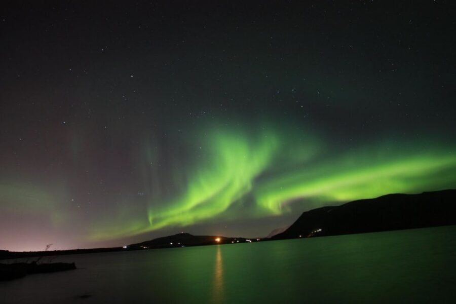 From Reykjavik: Northern Lights Hunt Super Jeep Tour - Photographer plus your own camera: getting aurora photos without fighting the cold