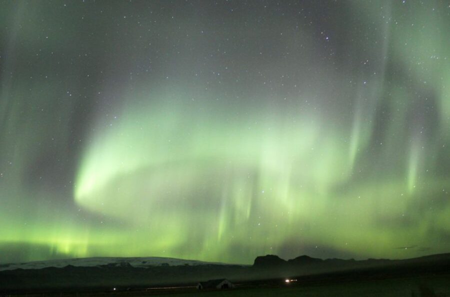 From Reykjavik: Northern Lights Hunt Super Jeep Tour - Warm drinks, Kleinur, and a small taste of Icelandic spirits