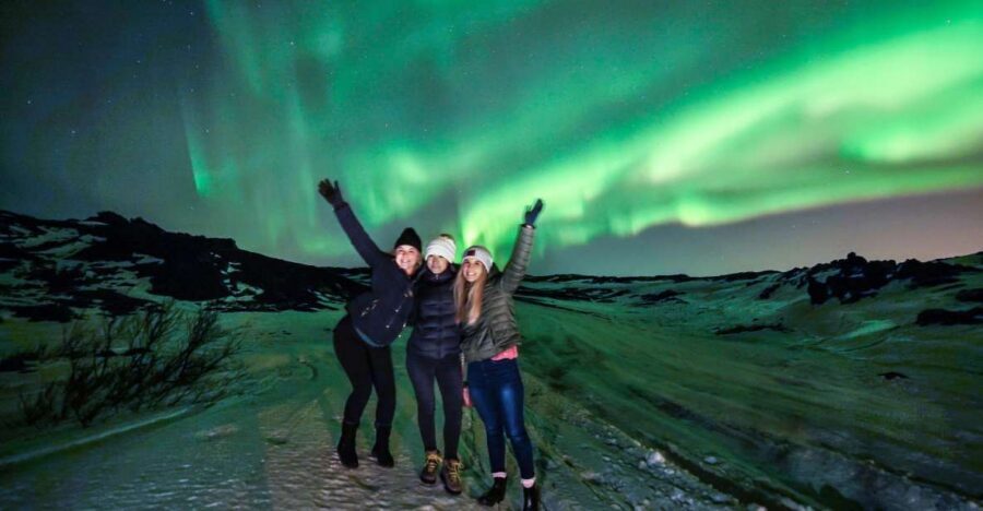 From Reykjavík: Northern Lights Super Jeep Tour - Entering The Aurora Hunt: Super Jeep Vs. Sitting on a Bus