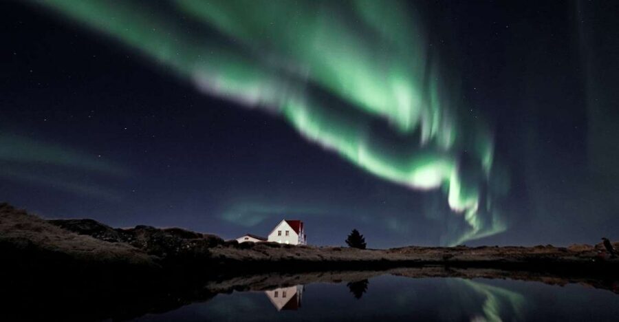 From Reykjavík: Northern Lights Tour with Hot Cocoa & Photos - From Miðborg to Dark Skies: Pickup and Getting Out of City Glow