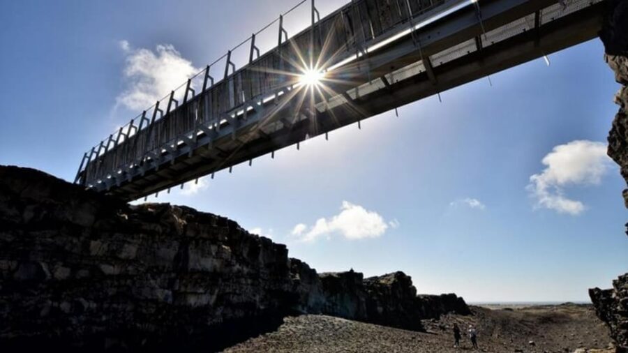 From Reykjavik: Reykjanes Geopark Tour & Airport Transfer - Bridge Between the Continents: a quick walk with big tectonic meaning