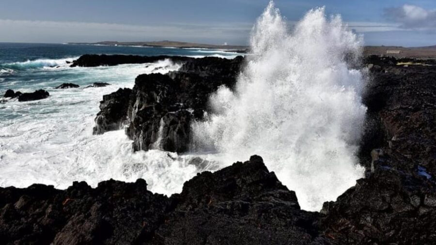 From Reykjavik: Reykjanes Geopark Tour & Airport Transfer - What to wear and how to survive Reykjanes weather