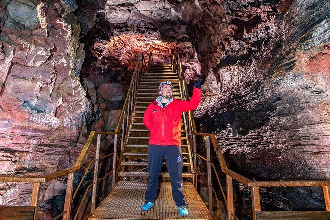 From Reykjavík: The Lava Tunnel tour with Round-trip Transfer - Stop 1: Raufarholshellir and the Short Walk to the Entrance