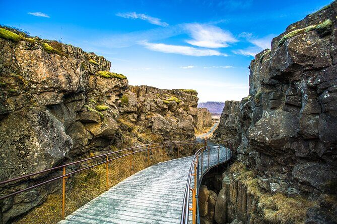 Full-Day Golden Circle Private Tour from Reykjavík - Þingvellir National Park: walking between two tectonic plates