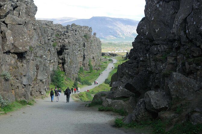 German-speaking Private Golden Circle Tour - Brúarfoss and Laugarvatn: turquoise water and bread baked by heat