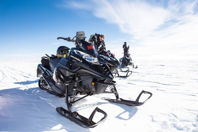 Glacier Rush – Fast pace snowmobile - SnoMo Glacier - Why Langjökull fast-riding feels different from a basic snowmobile tour