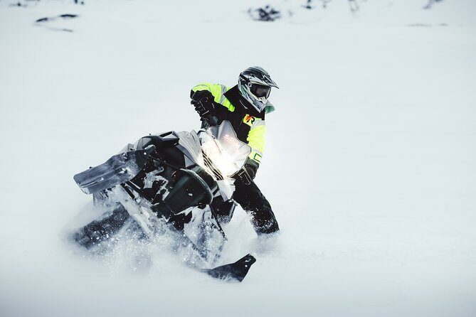 Glacier Rush – Fast pace snowmobile - SnoMo Glacier - The Langjökull glacier ride: powered Yamaha Vipers and a real throttle