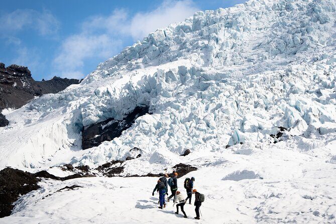 Glacier Xtreme: Vatnajökull Ice Climbing + Hike from Skaftafell - Small groups and the human factor: what guides like Darragh and Pawl bring