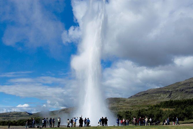 Golden Circle and Fontana Geothermal Spa Day Trip from Reykjavik - Geysir Area and Strokkur: Timing the Eruptions for Photos