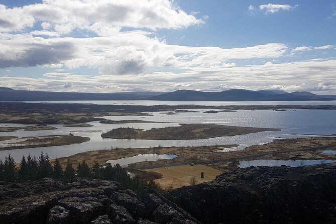 Golden Circle Tour - Thingvellir National Park and Althing: Parliament meets tectonic plates