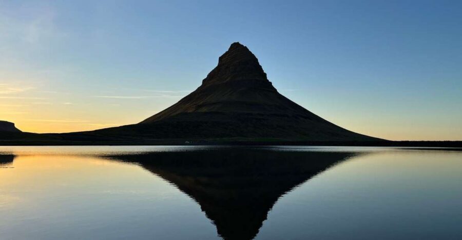 Grundarfjörður: Midnight Sun Kayaking Adventure - Kayaking beneath Kirkjufell in the midnight sun