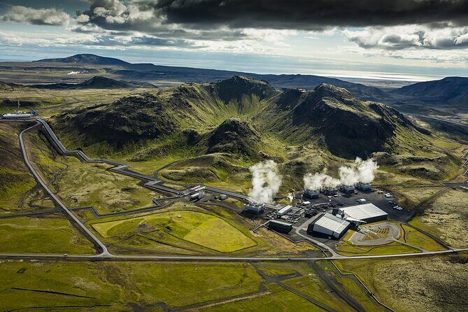 Helicopter tour from Reykjavik: Hengill Area with at site landing - The flight path: Hellisheiði Plateau, Hengill, power plants, then Reykjavik