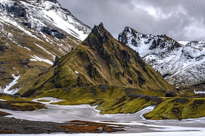 Ice Cave at Katla Volcano - Stop at Katla Volcano: what happens before you even see the cave