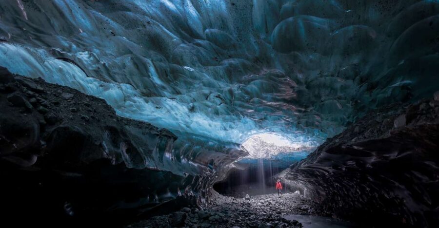 Iceland: Ice Cave Captured with Professional Photos - From Super Jeep to icy steps: how the 3 hours really play out
