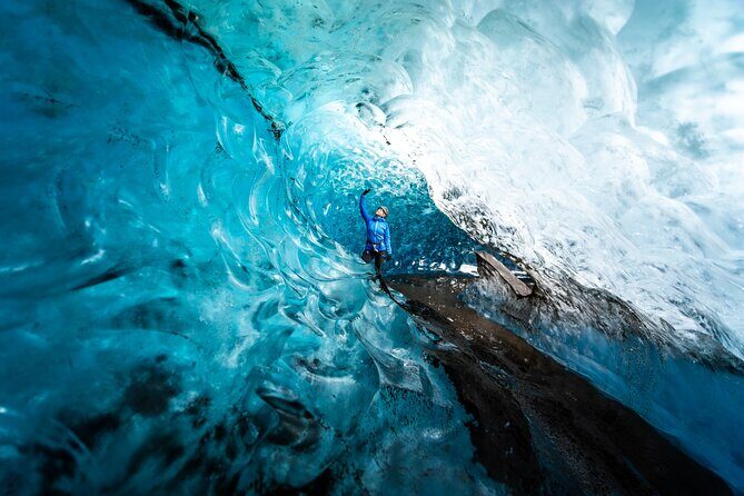 Jökulsárlón: Blue Ice Cave and a Long Glacier Hike - Stop 1: Breiðamerkurjökull glacier walking (3 hours)