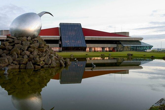 Keflavik To Reykjavik Private Luxury Airport Transfer - The Luxury Ride: Comfort, Luggage Reality, and Timing