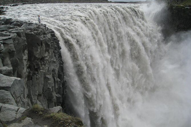 Lake Mývatn and Powerful Dettifoss Day Tour from Akureyri - Guide Style: What Reynir and Jon Bring to the Road