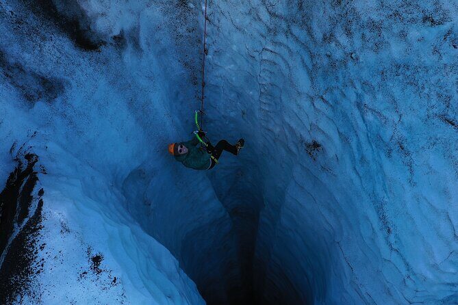 Micro group - Ice climbing at Sólheimajökull - Climbing Technique: From First Foot Placement to Actual Climbing