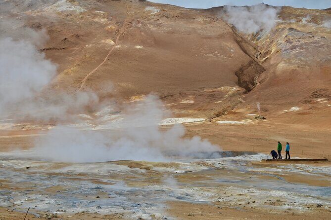 Myvatn Nature Baths & Goðafoss Waterfall Akureyri Shore Excursion - Guides and drivers: why the narration matters here